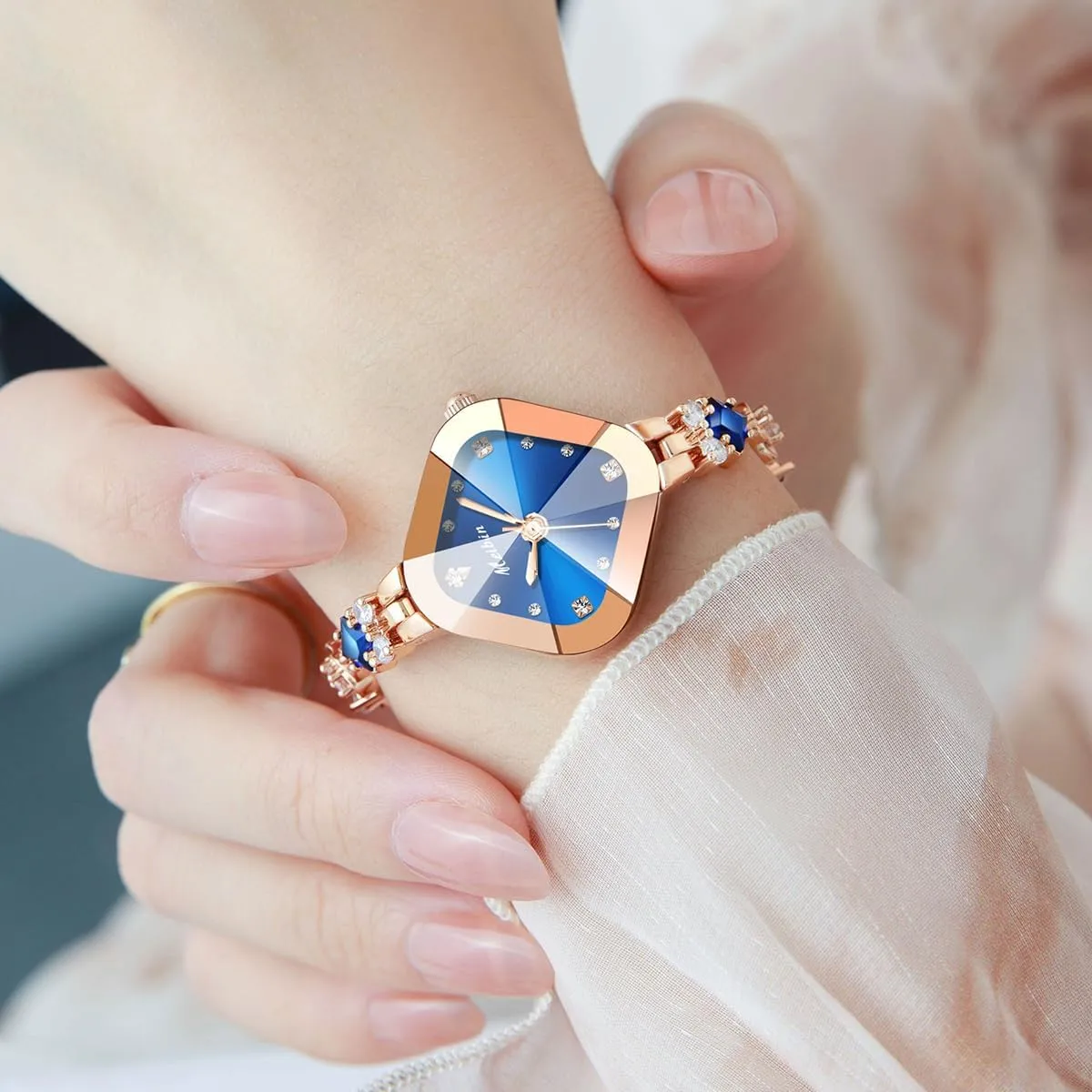 Fashion Dress tunnel crest distinguish weaken nomadism obsidian Watches for Women Gift FANMIS Luxury Women's Bracelet Petal Quartz Watch Unique Petal Diamond Bangle Waterproof Ladies Wristwatch 