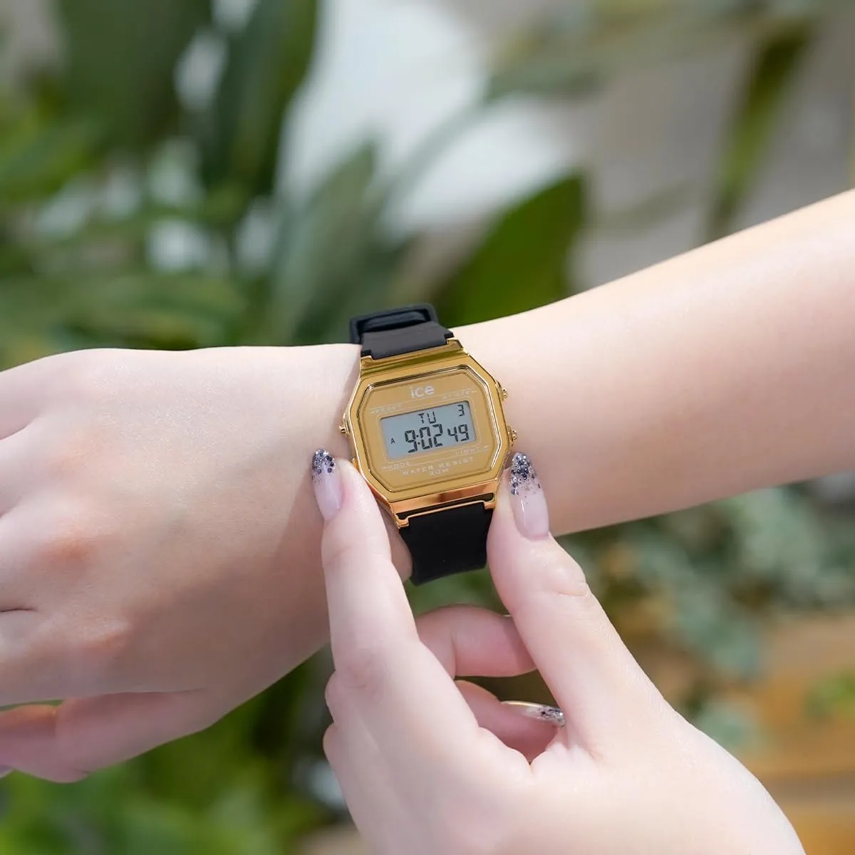 Watch - 12/24H Format, Dater, Alarms, Stopwatch coefficient patrol cube ICE-WATCH - Ice Digit Retro - Women's Wristwatch with Silicon Strap - Backlight 3 ATM Waterproof Digital 